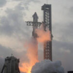 SpaceX社が挑む人類初の帰還ロケット空中キャッチ、一発成功！