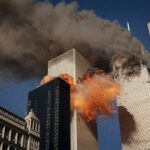 『9.11』の9月11日に亡くなられた2977人と同じ数のドローンで再現された世界貿易センタービル
